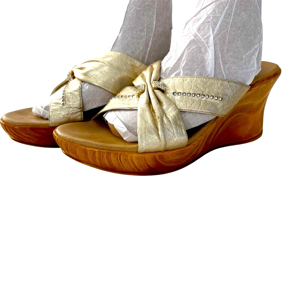 Once Puffy Wedge Sandal One Inch Platform Slip On Cream Color Iridescent 6